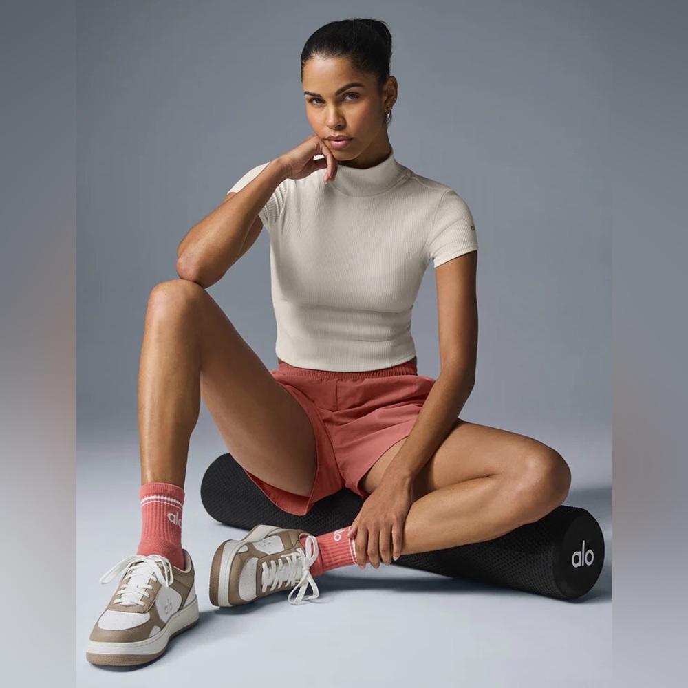 Ribbed Mesmerize Short Sleeve - Ivory Alo Yoga